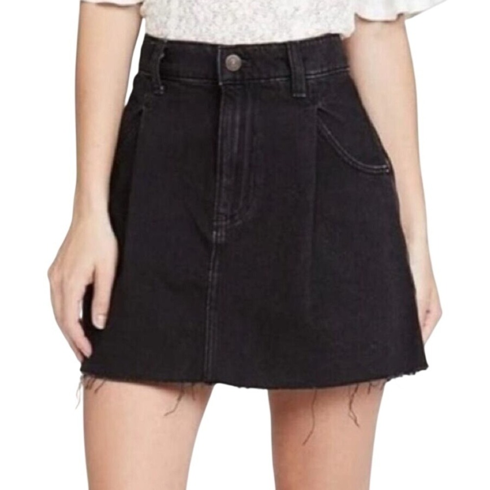 We The Free Cosmico Flirt Jean Mini Skirt Womens Size‎ 30 Pleated Denim Raw Hem